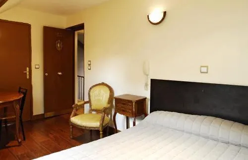 De L'aveyron Otel Paris